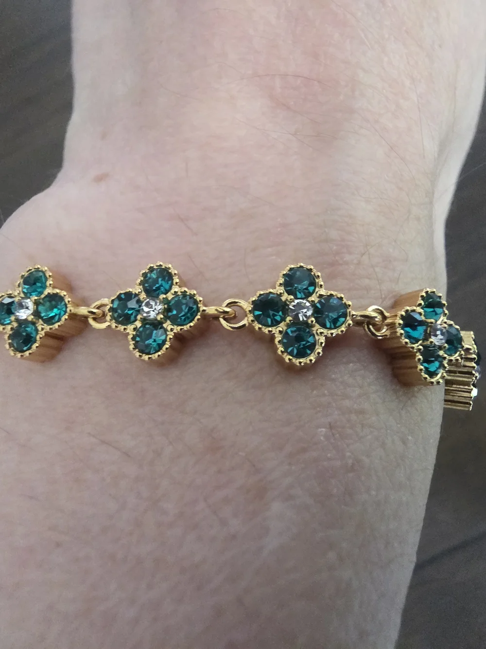 NWT 18K Gold Plated Emerald Green Clover Crystal Bracelet | Stainless Steel | Ad